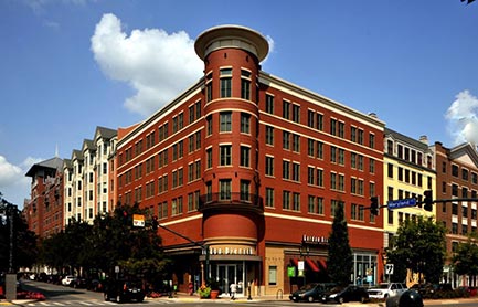 Daytime view of the oustide of Palladian apartments with Gordon Biersch on first level